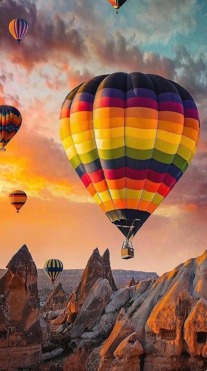 Globos aerostáticos sobre los valles de Capadocia
